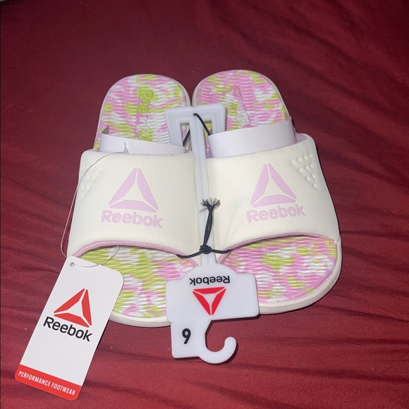 Women Reebok slides NWT - Picture 1 of 3